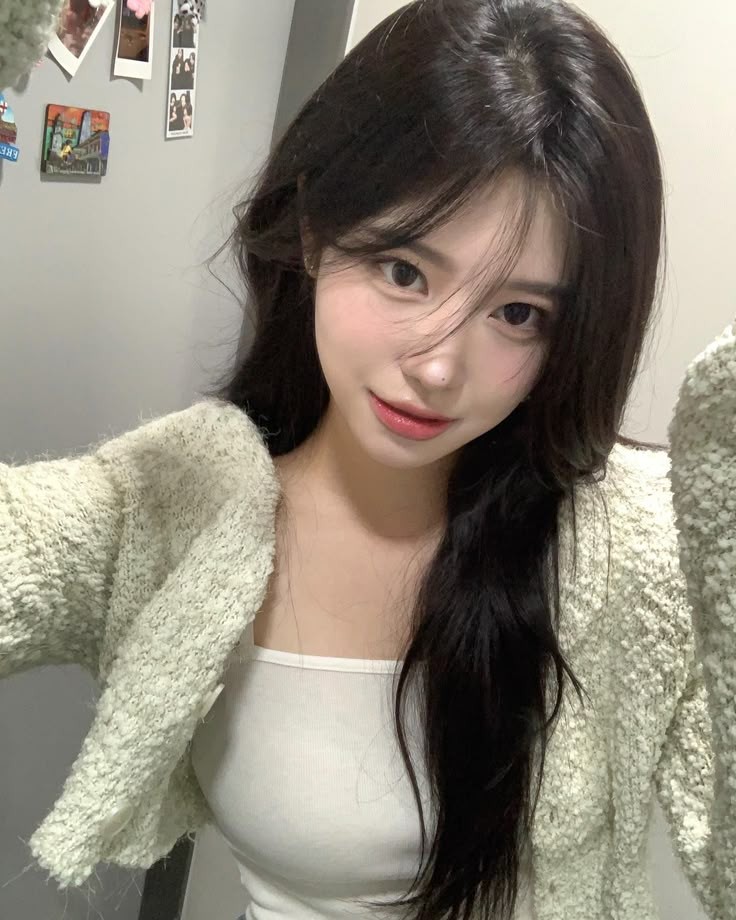 Cute Korean girl dp hidden face
