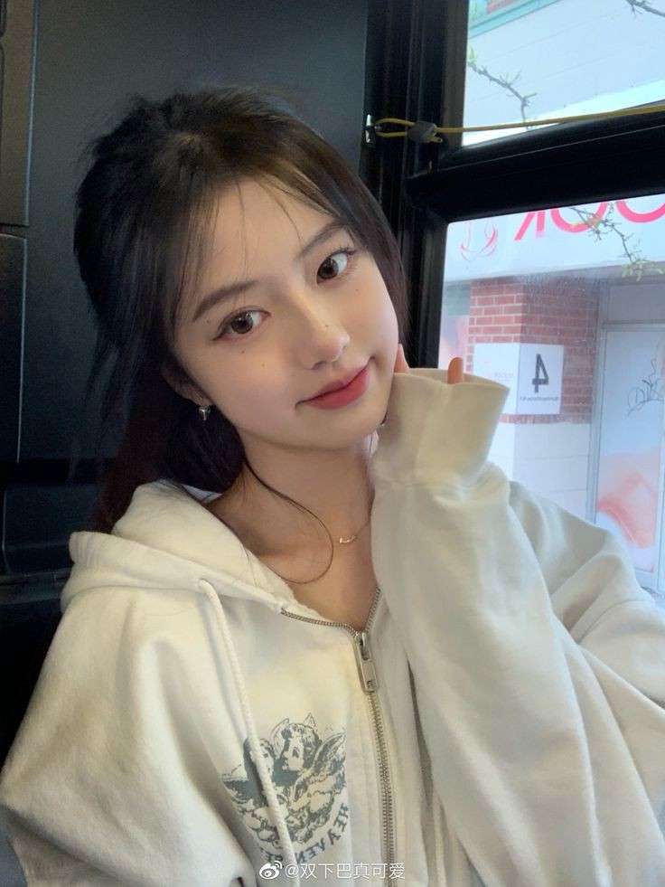 Cute Korean girl profile picture aesthetic