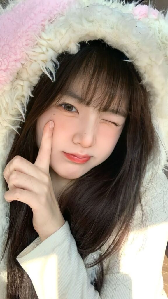Cute Korean girl profile picture cartoon