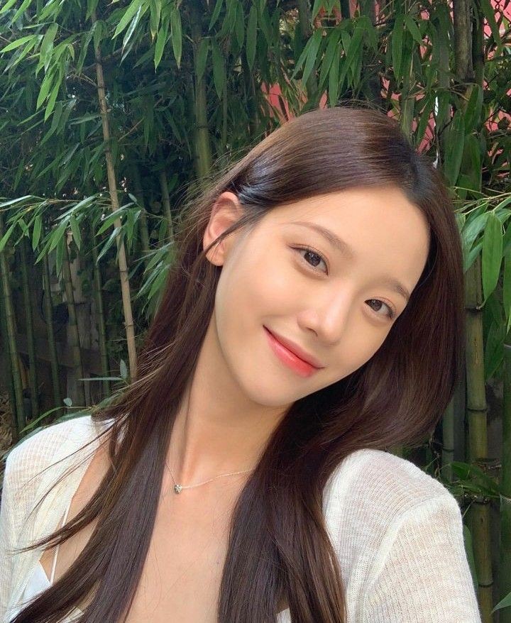 Korean hot girl profile pic
